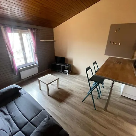 2eme Etage Apartment *